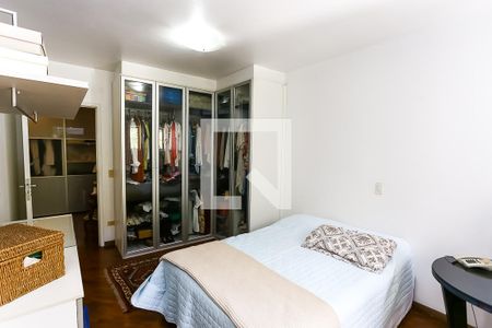 Casa à venda com 580m², 4 quartos e 5 vagas Casa à venda com 580m², 4 quartos e 5 vagasSuíte 4