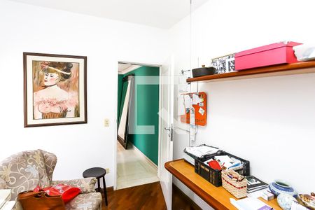 Casa à venda com 580m², 4 quartos e 5 vagas Casa à venda com 580m², 4 quartos e 5 vagasEscritório