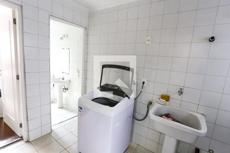 Casa à venda com 580m², 4 quartos e 5 vagas Casa à venda com 580m², 4 quartos e 5 vagasserviço