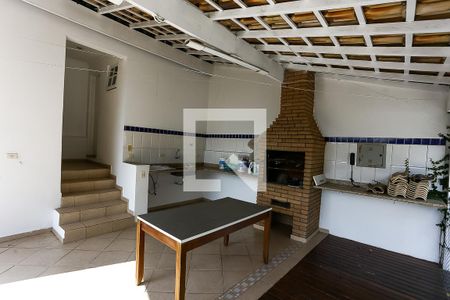 Casa à venda com 580m², 4 quartos e 5 vagas Casa à venda com 580m², 4 quartos e 5 vagasÁrea comum - Churrasqueira