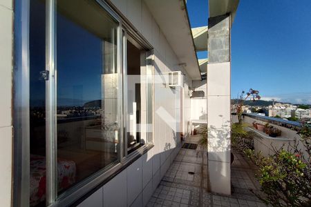 Apartamento à venda com 130m², 2 quartos e 2 vagas Apartamento à venda com 130m², 2 quartos e 2 vagasCobertura