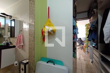 Apartamento à venda com 130m², 2 quartos e 2 vagas Apartamento à venda com 130m², 2 quartos e 2 vagasCloset da suíte
