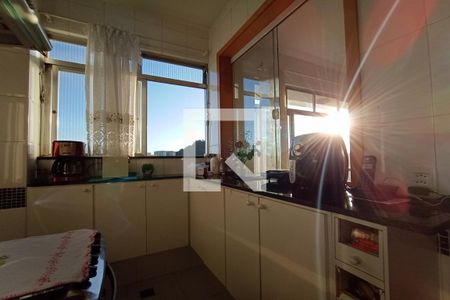 Apartamento à venda com 130m², 2 quartos e 2 vagas Apartamento à venda com 130m², 2 quartos e 2 vagasCozinha - Armários