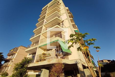 Apartamento à venda com 130m², 2 quartos e 2 vagas Apartamento à venda com 130m², 2 quartos e 2 vagasFachada