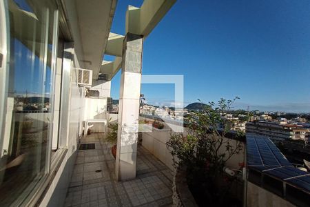 Apartamento à venda com 130m², 2 quartos e 2 vagas Apartamento à venda com 130m², 2 quartos e 2 vagasCobertura