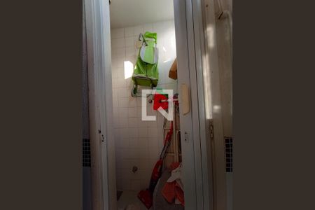 Apartamento à venda com 130m², 2 quartos e 2 vagas Apartamento à venda com 130m², 2 quartos e 2 vagasBanheiro de Serviço
