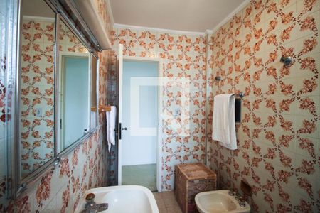 Casa à venda com 192m², 4 quartos e 2 vagas Casa à venda com 192m², 4 quartos e 2 vagasBanheiro