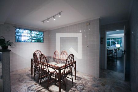 Casa à venda com 192m², 4 quartos e 2 vagas Casa à venda com 192m², 4 quartos e 2 vagasCozinha