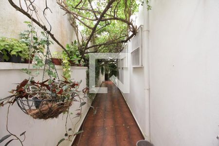 Casa à venda com 192m², 4 quartos e 2 vagas Casa à venda com 192m², 4 quartos e 2 vagasCorredor