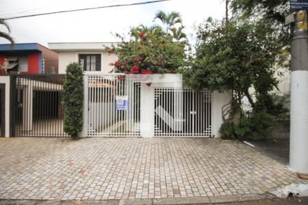Casa à venda com 192m², 4 quartos e 2 vagas Casa à venda com 192m², 4 quartos e 2 vagasFachada