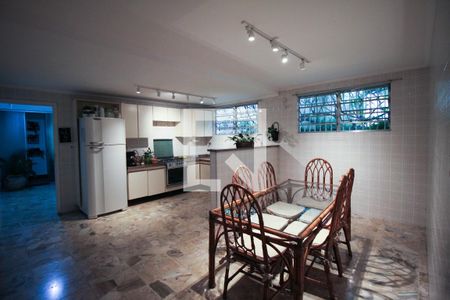 Casa à venda com 192m², 4 quartos e 2 vagas Casa à venda com 192m², 4 quartos e 2 vagasCozinha