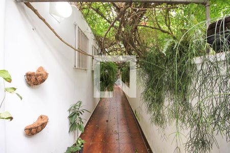 Casa à venda com 192m², 4 quartos e 2 vagas Casa à venda com 192m², 4 quartos e 2 vagasCorredor