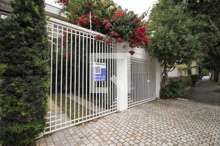 Casa à venda com 192m², 4 quartos e 2 vagas Casa à venda com 192m², 4 quartos e 2 vagasFachada