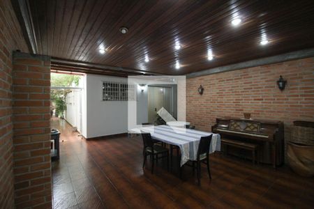 Casa à venda com 192m², 4 quartos e 2 vagas Casa à venda com 192m², 4 quartos e 2 vagasÁrea comum