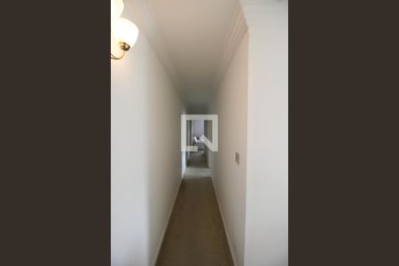 Casa à venda com 192m², 4 quartos e 2 vagas Casa à venda com 192m², 4 quartos e 2 vagasCorredor