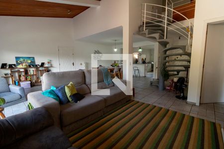 Sala de casa de condomínio para alugar com 6 quartos, 260m² em Parque dos Principes, São Paulo