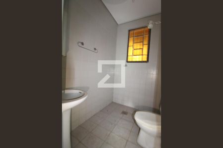 Casa à venda com 213m², 4 quartos e 3 vagasBanheiro social (térreo)