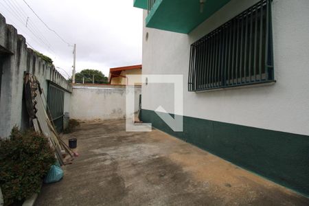 Casa à venda com 213m², 4 quartos e 3 vagasQuintal e garagem
