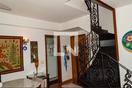 Apartamento à venda com 154m², 3 quartos e 2 vagasEscada