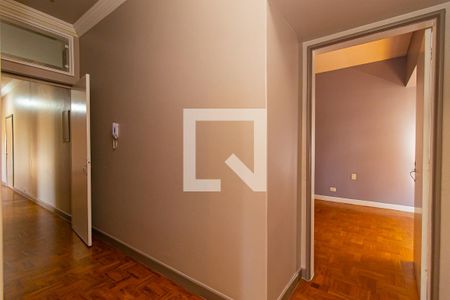 Apartamento à venda com 215m², 4 quartos e 2 vagasCorredor