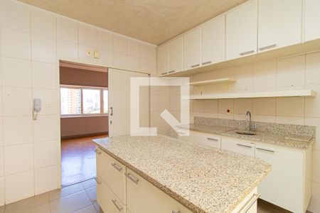 Apartamento à venda com 215m², 4 quartos e 2 vagasCozinha