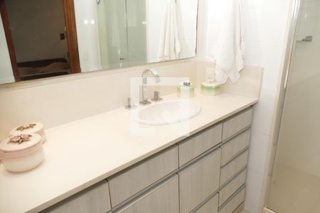 Apartamento à venda com 191m², 3 quartos e 2 vagasSuíte banheiro