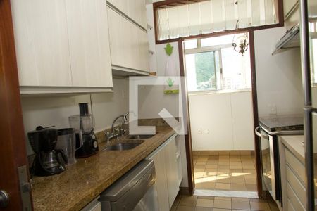 Apartamento à venda com 191m², 3 quartos e 2 vagasCozinha