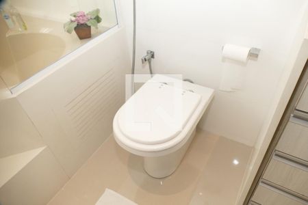 Apartamento à venda com 191m², 3 quartos e 2 vagasBanheiro social