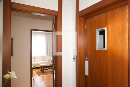 Apartamento à venda com 191m², 3 quartos e 2 vagasCorredor externo