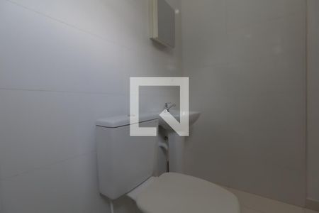 Banheiro de kitnet/studio para alugar com 1 quarto, 30m² em Vila Ipojuca, São Paulo