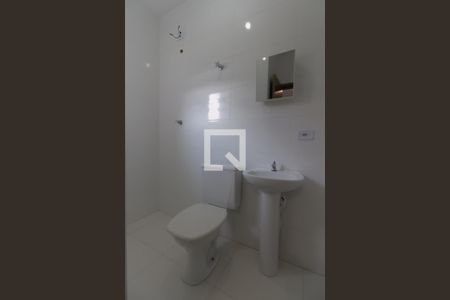 Banheiro de kitnet/studio para alugar com 1 quarto, 30m² em Vila Ipojuca, São Paulo