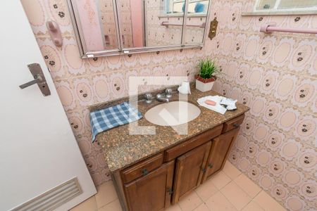 Casa à venda com 365m², 5 quartos e 4 vagasBanheiro Social (1º andar)