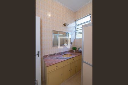 Casa à venda com 365m², 5 quartos e 4 vagasBanheiro da Suíte