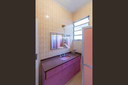 Casa à venda com 365m², 5 quartos e 4 vagasBanheiro Social (2º andar)