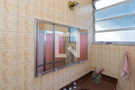 Casa à venda com 365m², 5 quartos e 4 vagasBanheiro Social (2º andar)