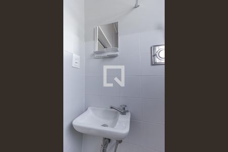 Banheiro de kitnet/studio para alugar com 1 quarto, 16m² em Laranjeiras, Rio de Janeiro