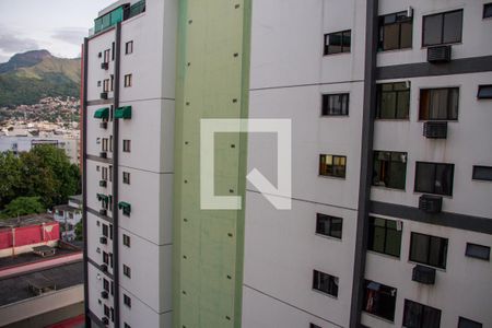 Apartamento à venda com 133m², 3 quartos e 2 vagasQuarto 01 - 2º piso - Janela