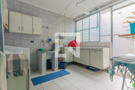 Casa para alugar com 340m², 5 quartos e 4 vagas Casa para alugar com 340m², 5 quartos e 4 vagasCozinha