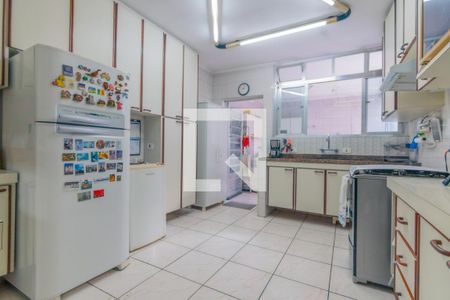 Casa para alugar com 340m², 5 quartos e 4 vagas Casa para alugar com 340m², 5 quartos e 4 vagasCozinha