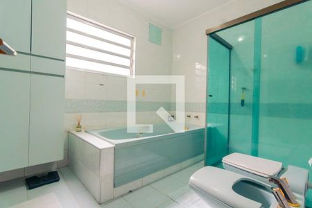 Casa para alugar com 340m², 5 quartos e 4 vagas Casa para alugar com 340m², 5 quartos e 4 vagasBanheiro da suíte 1