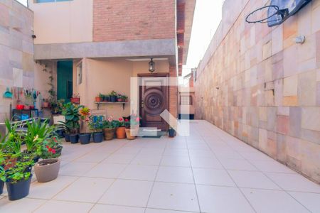 Casa para alugar com 340m², 5 quartos e 4 vagas Casa para alugar com 340m², 5 quartos e 4 vagasGaragem