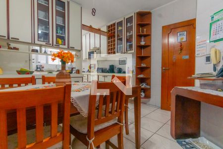 Casa para alugar com 340m², 5 quartos e 4 vagas Casa para alugar com 340m², 5 quartos e 4 vagasCozinha