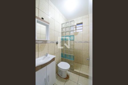 Banheiro de apartamento para alugar com 1 quarto, 42m² em Azenha, Porto Alegre