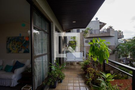 Apartamento à venda com 146m², 2 quartos e 2 vagas Apartamento à venda com 146m², 2 quartos e 2 vagasVaranda