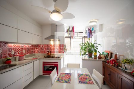 Apartamento à venda com 146m², 2 quartos e 2 vagas Apartamento à venda com 146m², 2 quartos e 2 vagasCozinha