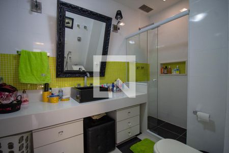 Apartamento à venda com 146m², 2 quartos e 2 vagas Apartamento à venda com 146m², 2 quartos e 2 vagasBanheiro da Suíte 2