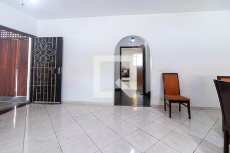 Casa à venda com 196m², 4 quartos e 3 vagas Casa à venda com 196m², 4 quartos e 3 vagasSala