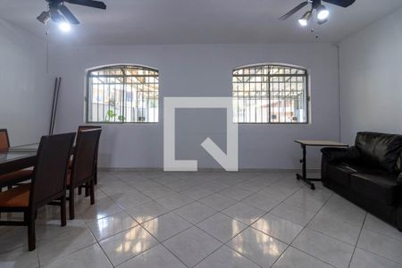 Sala de casa à venda com 4 quartos, 196m² em Ferreira, São Paulo