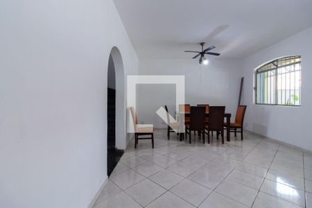 Sala de casa à venda com 4 quartos, 196m² em Ferreira, São Paulo