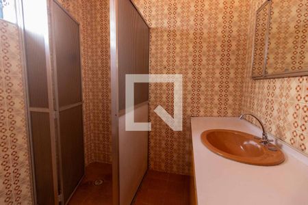 Casa à venda com 196m², 4 quartos e 3 vagas Casa à venda com 196m², 4 quartos e 3 vagasBanheiro Corredor